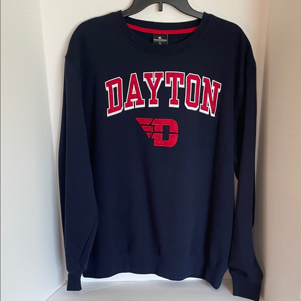 Dayton Flyers by Colosseum Navy Blue embroidered Sweatshirt Men’s size XL